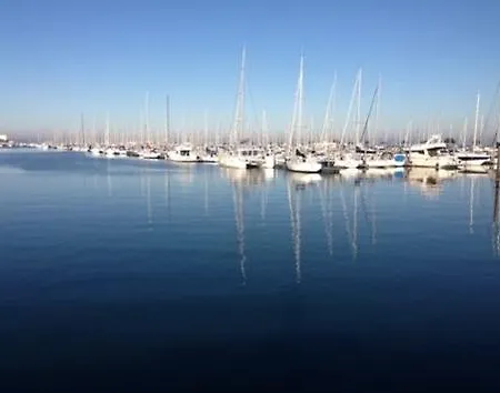 4 Personnes A 50m Du Port Et 100m De La *