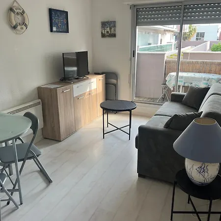 4 Personnes A 50m Du Port Et 100m De La * Αρασόν